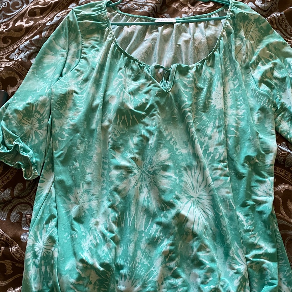 Green short sleeve top